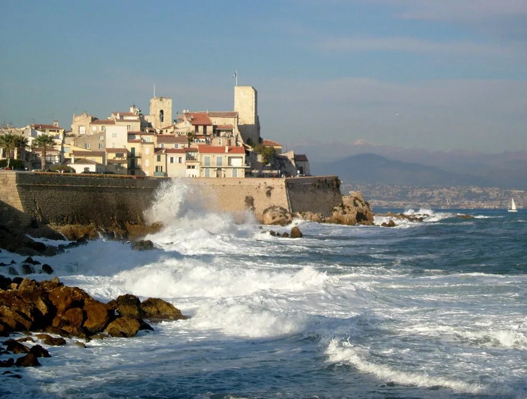 Antibes old town & surf