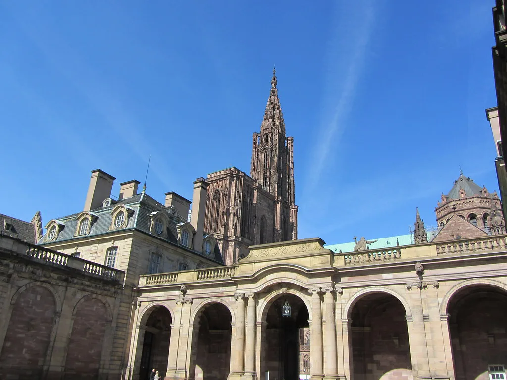 Venue view: the front facade of Strasbourg Cathedral (Cathédrale Notre-Dame). Resized and converted to WebP.