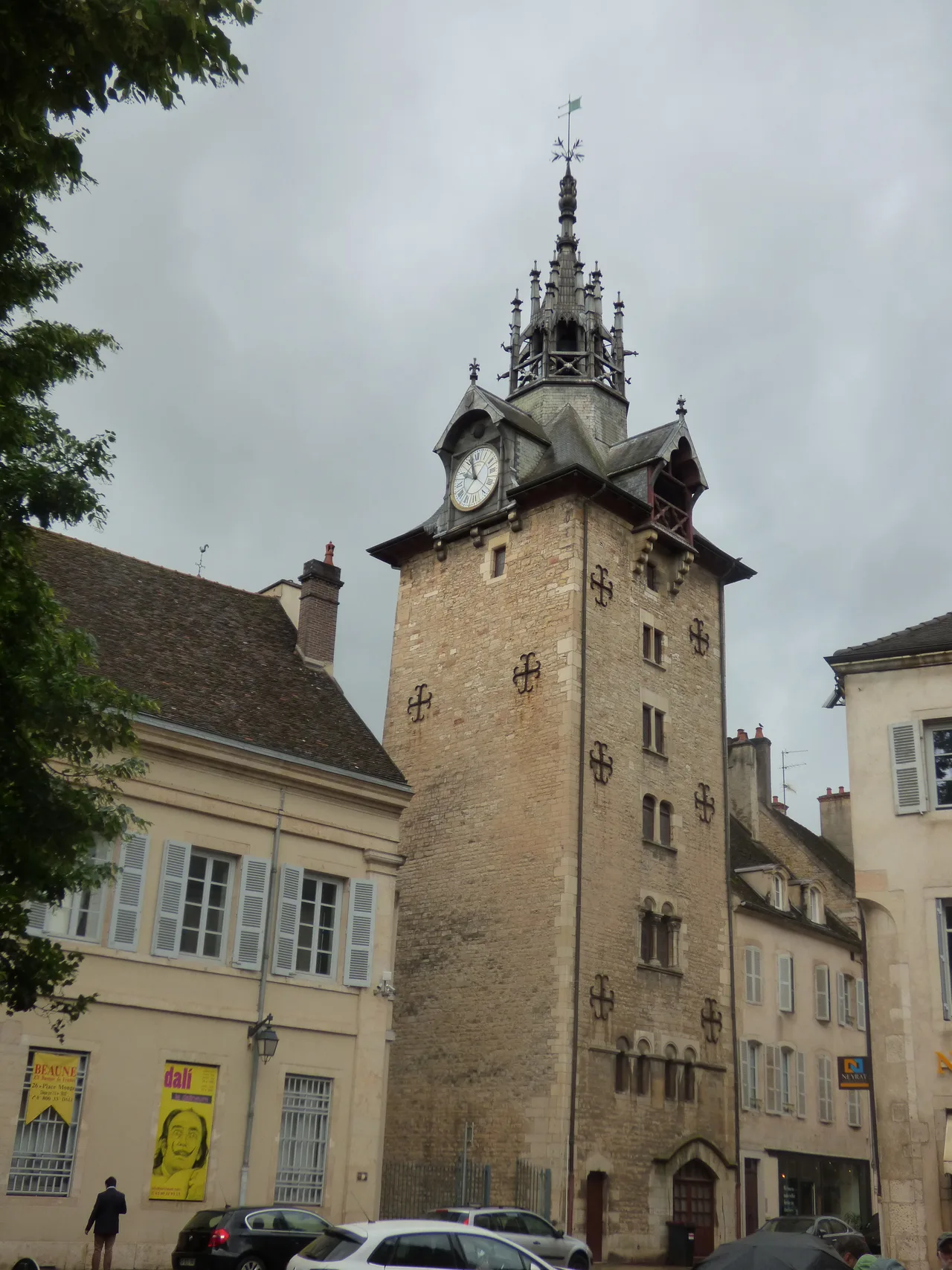 Place Monge, Beaune - Tour de l'horloge de Beaune