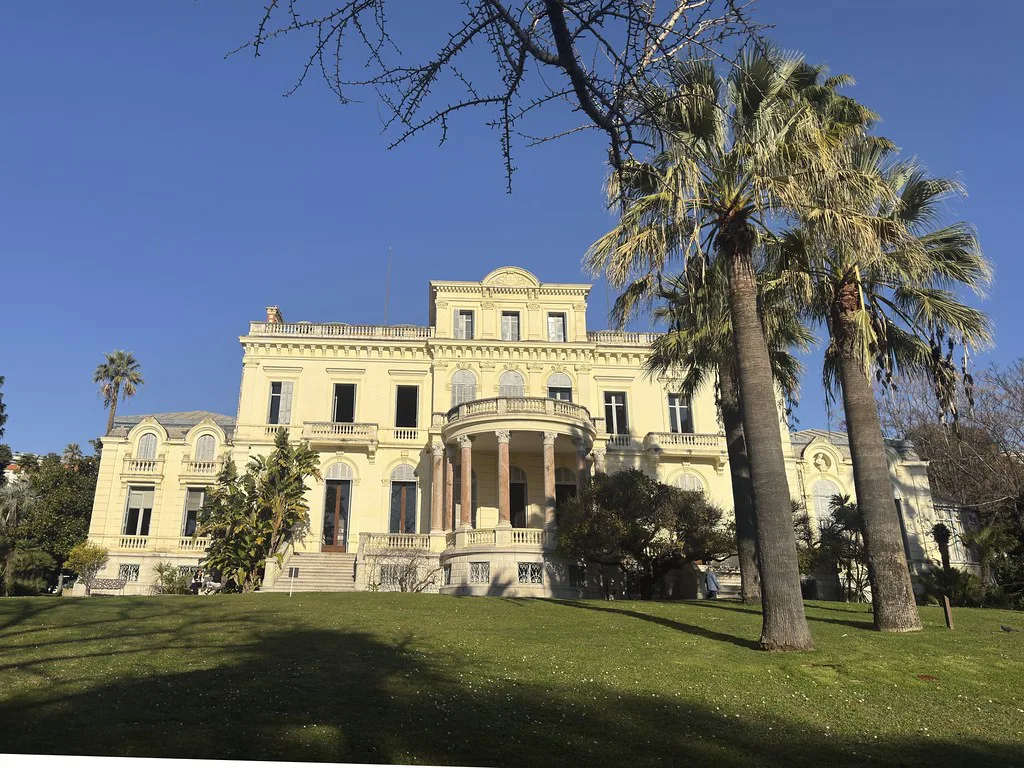 Venue view: Médiathèque Noailles / Villa Rothschild in Cannes. Resized and converted to WebP.